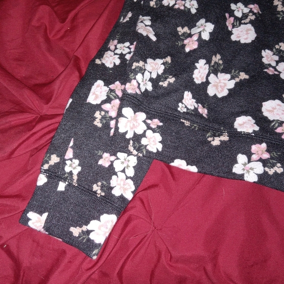 Victoria's Secret Black and Pink Floral Sweater - Picture 6 of 9